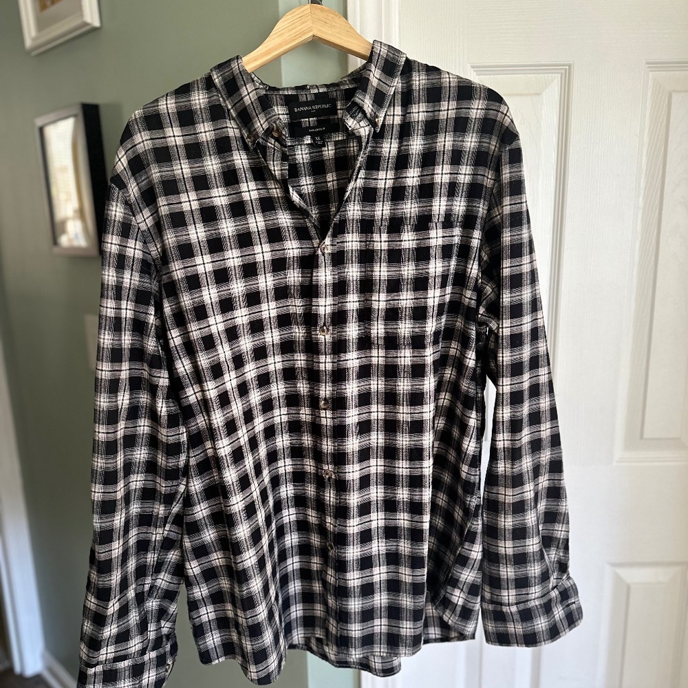 SALE — BANANA REPUBLIC FACTORY Soft Untucked Fit Shirt - Check / Plaid - XL